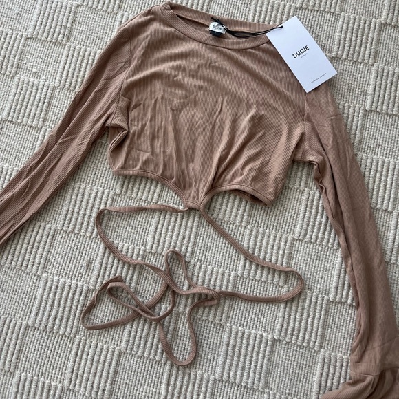 DUCIE Ribbed Crop Top (NWT) - Picture 3 of 5
